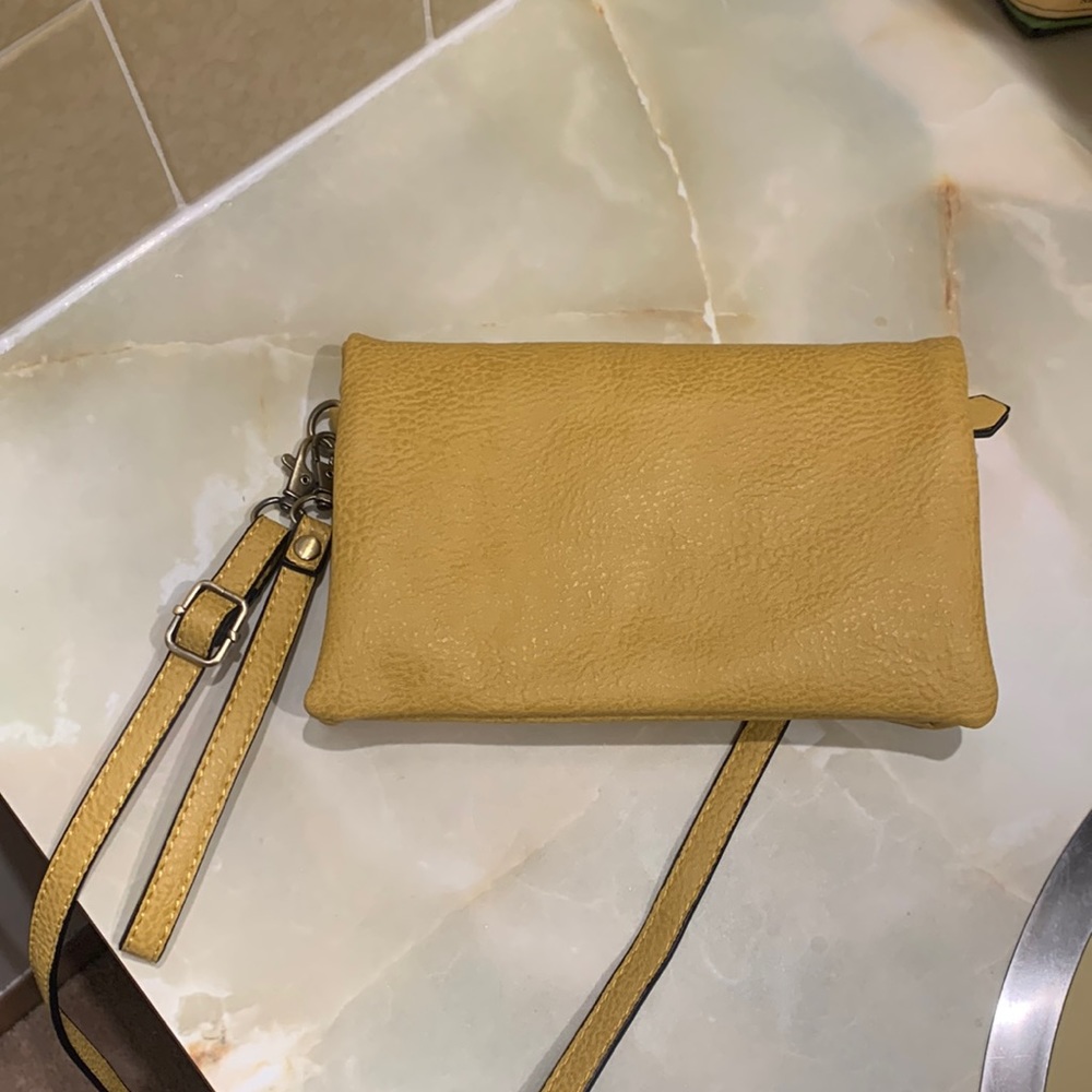 LIKE NEW Leather Crossbody Purse